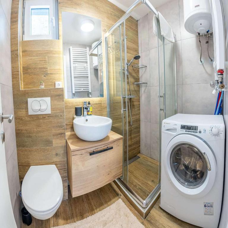 Lux Apartman Lucky - One-Bedroom Apartment - 16