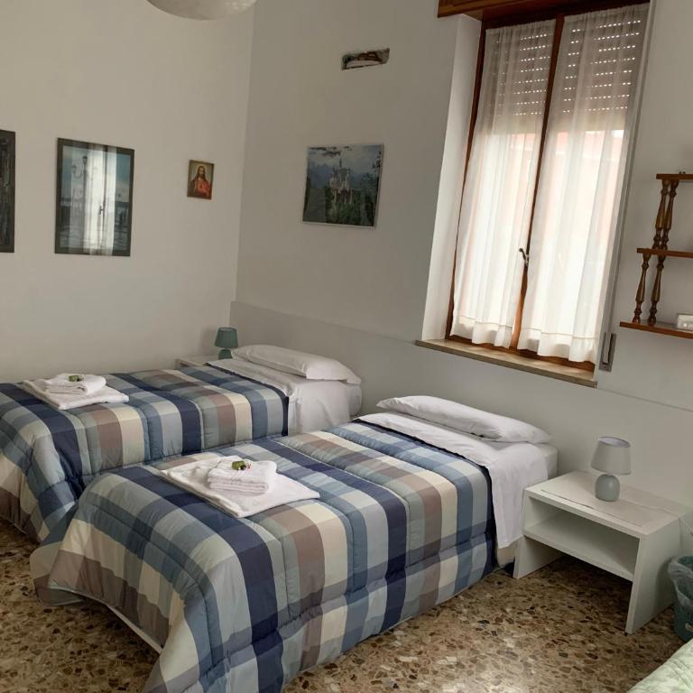 Spagna B&B - Camera Matrimoniale/Doppia con Letti Singoli con Bagno Privato - 4