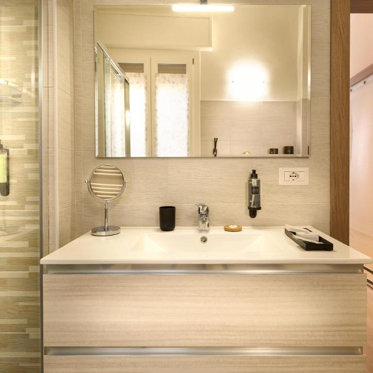D'AZEGLIO 62 LUXURY ROOMS - Camera Matrimoniale con Bagno Privato Esterno - 2