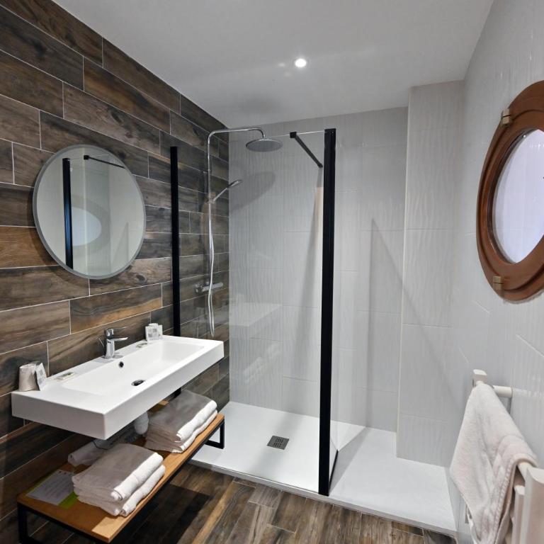 Le Catalan - Double Room with Sea View - 5