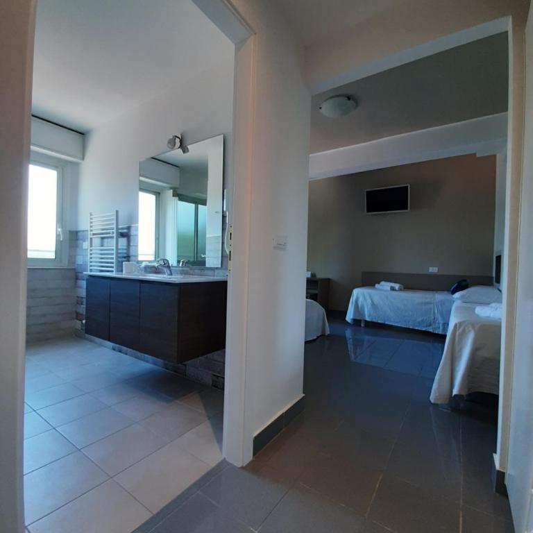 Hotel Desire' - Standard Family Room - 7