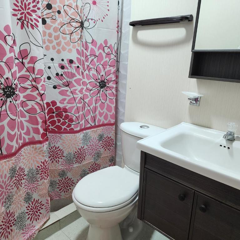 ALOJAMIENTO El Lago - Habitación Cuádruple Deluxe - 4