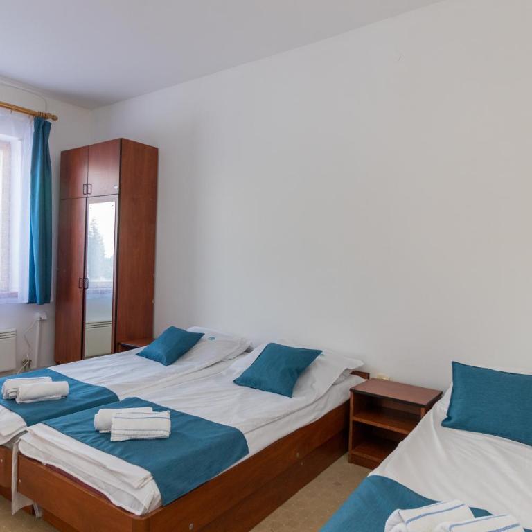 Olimpik House Jahorina - Triple Room with Private Bathroom - 2