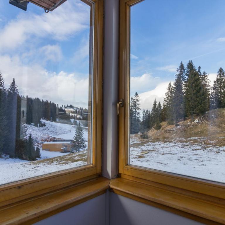 Olimpik House Jahorina - Triple Room with Private Bathroom - 1