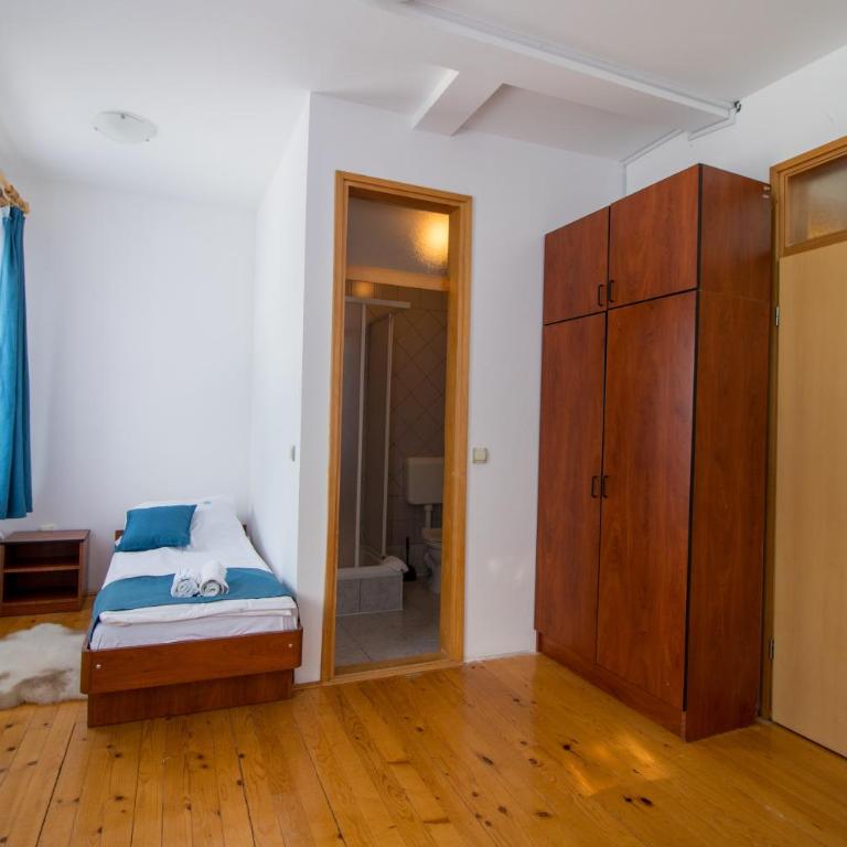 Olimpik House Jahorina - Quadruple Room with Private Bathroom - 3
