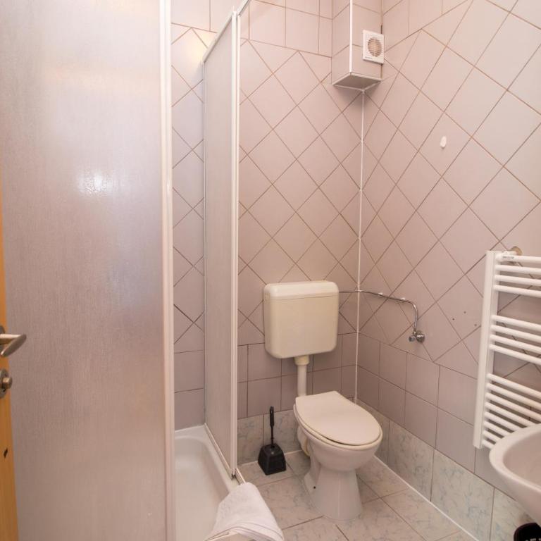 Olimpik House Jahorina - Quadruple Room with Private Bathroom - 7