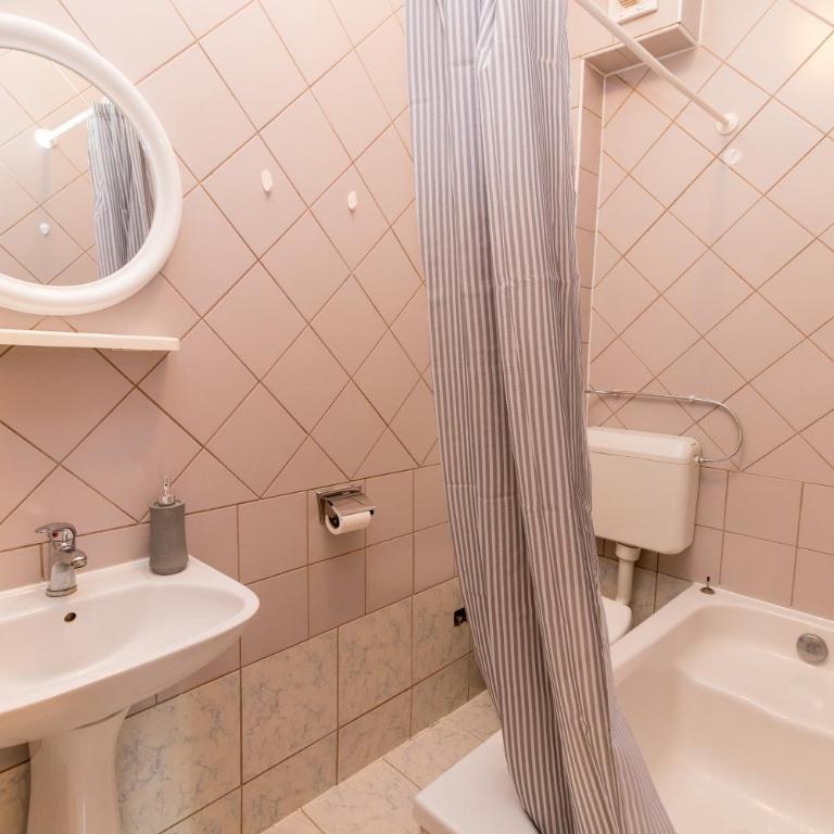 Olimpik House Jahorina - Triple Room with Private Bathroom - 6