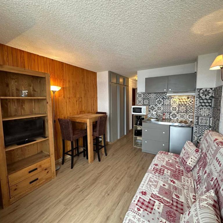 Studio confortable, ski aux pieds, proche centre, balcon privé - Studio - 2