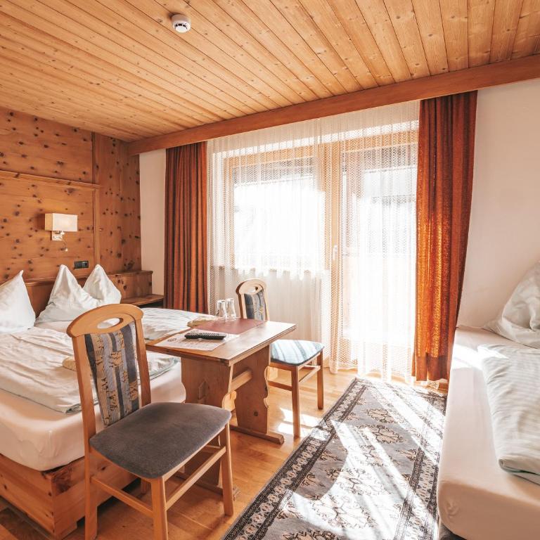 Hotel Mitterhof - Superior Dreibettzimmer - 1