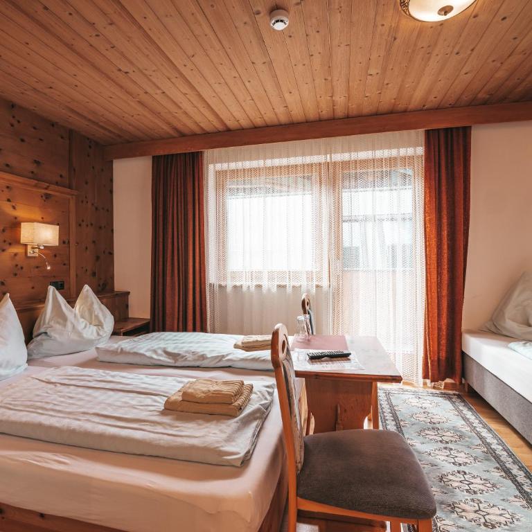 Hotel Mitterhof - Superior Dreibettzimmer - 3