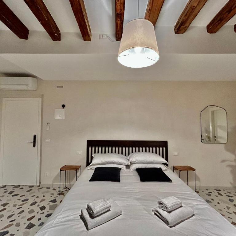 Farini Suites wi-fi - Camera Matrimoniale con Bagno Privato - 2