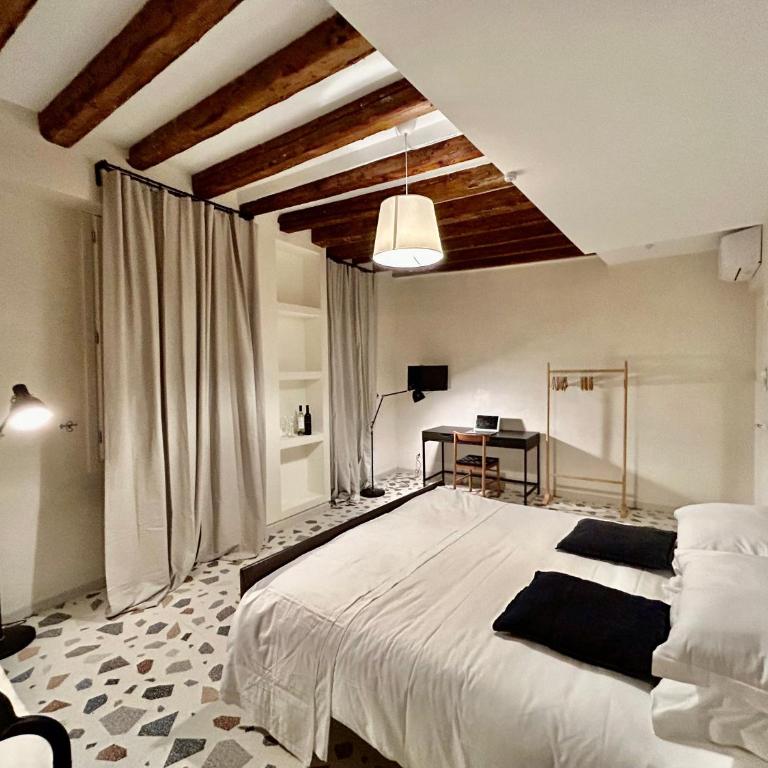 Farini Suites wi-fi - Camera Matrimoniale con Bagno Privato - 14