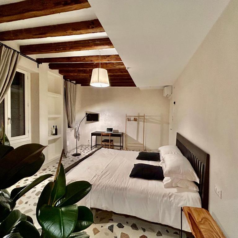 Farini Suites wi-fi - Camera Matrimoniale con Bagno Privato - 17