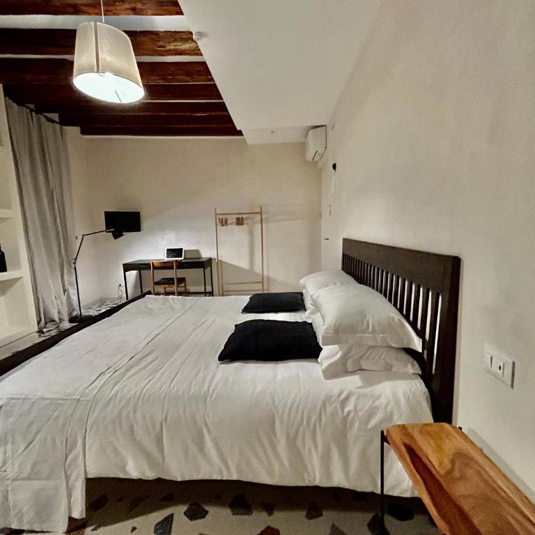 Farini Suites wi-fi - Camera Matrimoniale con Bagno Privato - 20