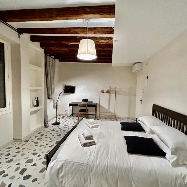 Farini Suites wi-fi - Camera Matrimoniale con Bagno Privato - 21