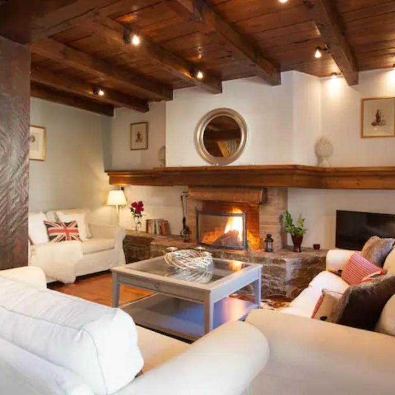 Tarter Chalets Apartaments - Four Bedroom Chalet Apartment with a Fireplace - 1