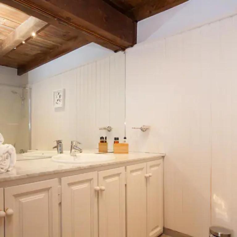 Tarter Chalets Apartaments - Four Bedroom Chalet Apartment with a Fireplace - 10
