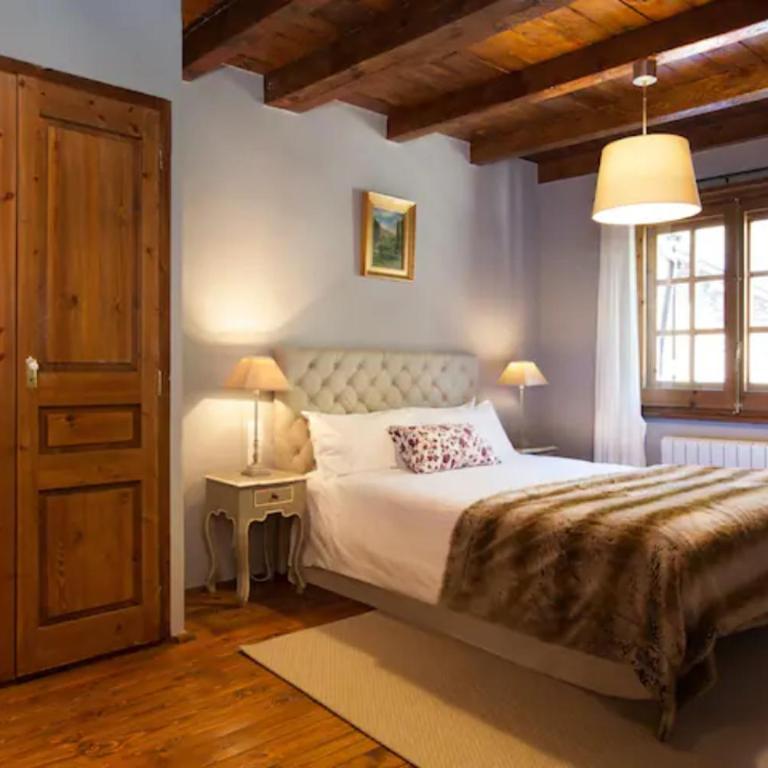 Tarter Chalets Apartaments - Four Bedroom Chalet Apartment with a Fireplace - 12