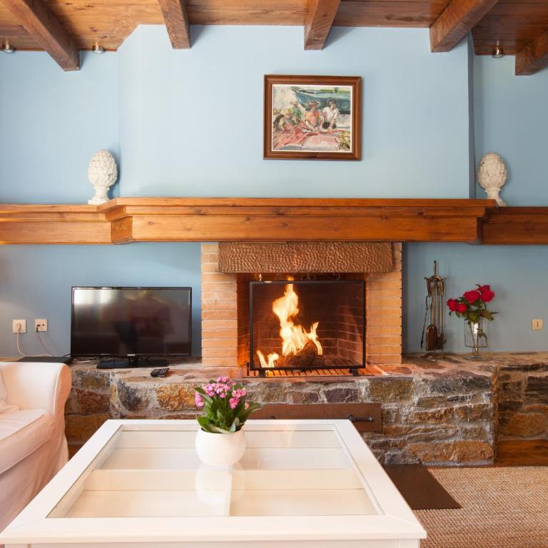 Tarter Chalets Apartaments - Four Bedroom Chalet Apartment with a Fireplace - 14