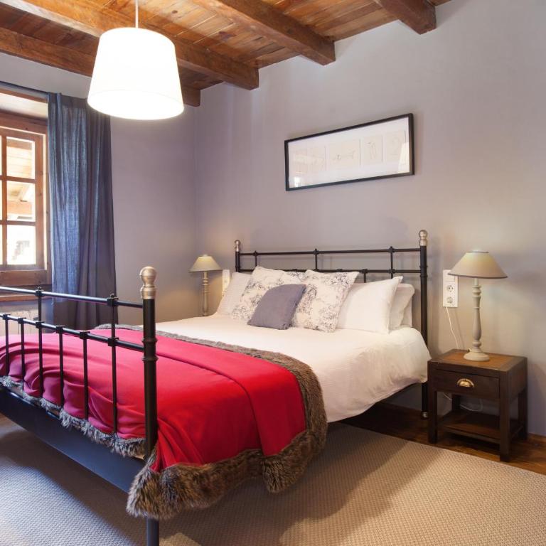 Tarter Chalets Apartaments - Four Bedroom Chalet Apartment with a Fireplace - 20