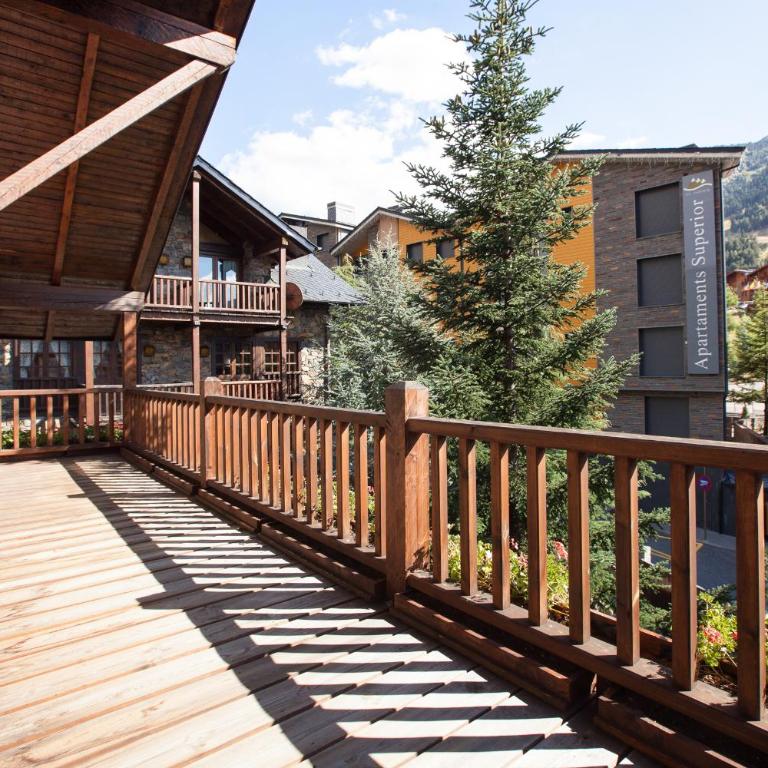Tarter Chalets Apartaments - Four Bedroom Chalet Apartment with a Fireplace - 19