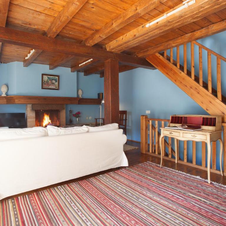 Tarter Chalets Apartaments - Four Bedroom Chalet Apartment with a Fireplace - 17