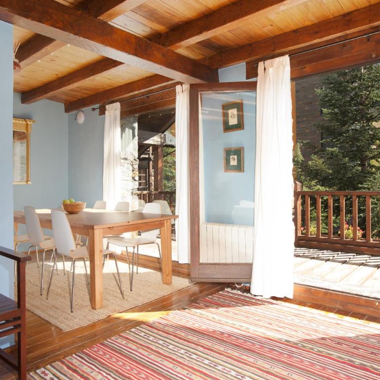 Tarter Chalets Apartaments - Four Bedroom Chalet Apartment with a Fireplace - 18