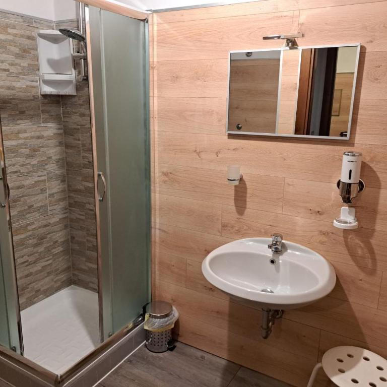 B&B Empire 1970 - Double or Twin Room with Shared Bathroom - 4