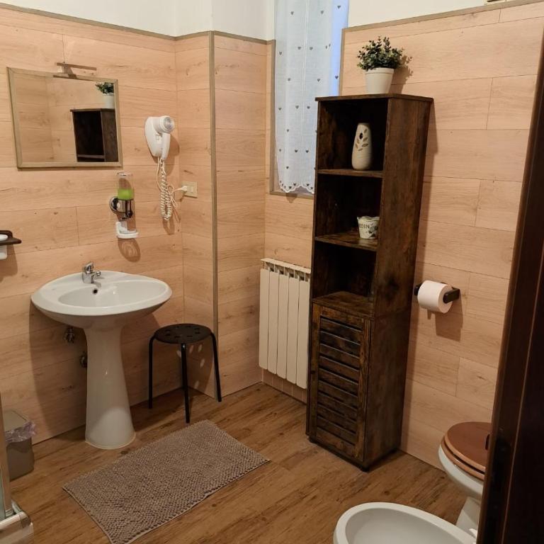 B&B Empire 1970 - Double or Twin Room with Shared Bathroom - 2