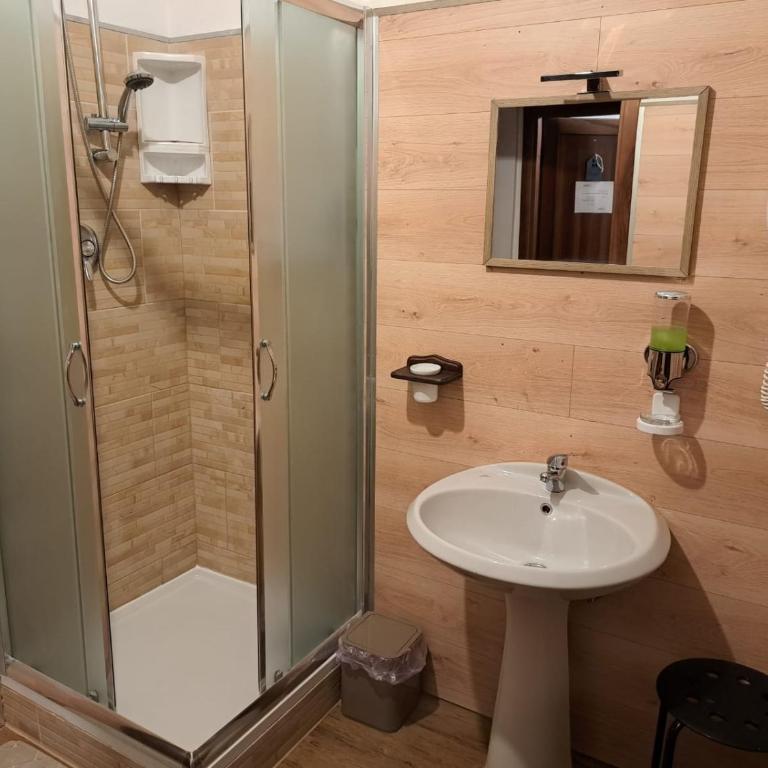 B&B Empire 1970 - Double or Twin Room with Shared Bathroom - 1