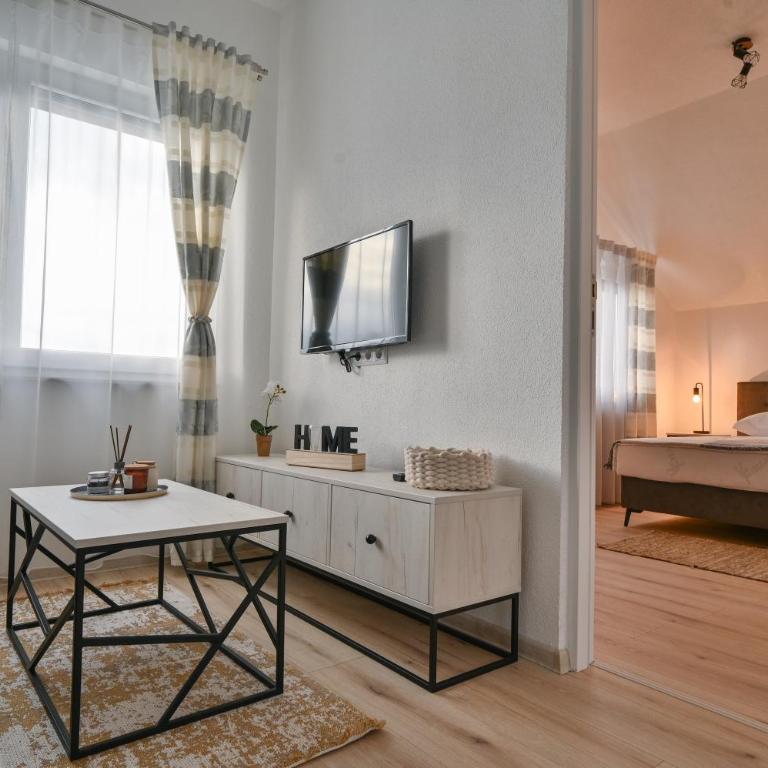 Apartman UMA - Two-Bedroom Apartment - 13