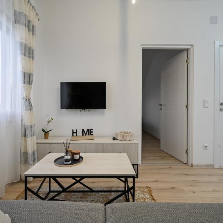 Apartman UMA - Two-Bedroom Apartment - 9