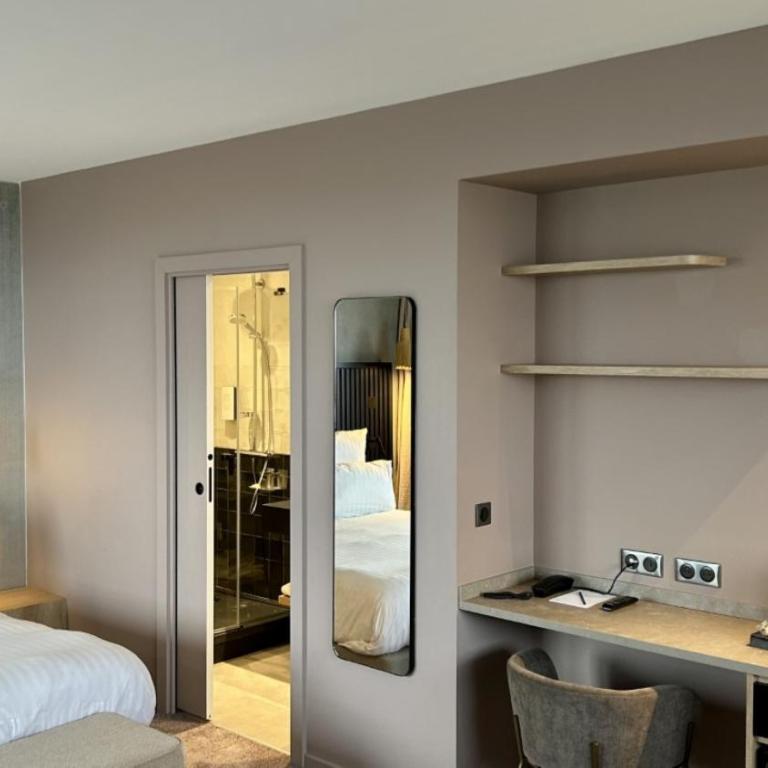 Golden Tulip Reims Bezannes - Suite Junior 1 Lit King-Size - Terrasse - 3