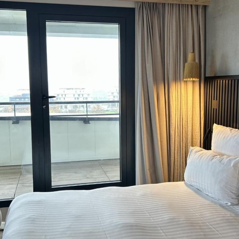 Golden Tulip Reims Bezannes - Suite Junior avec 1 Lit King-Size, 1 Canapé-Lit Simple et Terrasse - 4