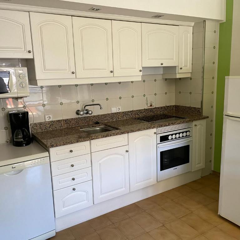 ALMA BEACH ESTARTIT - Two-Bedroom Apartment - 8