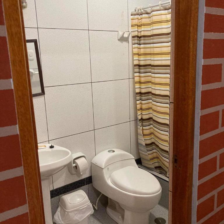 Alojamiento en Mancora - Alipio House - Triple Room with Private Bathroom - 5
