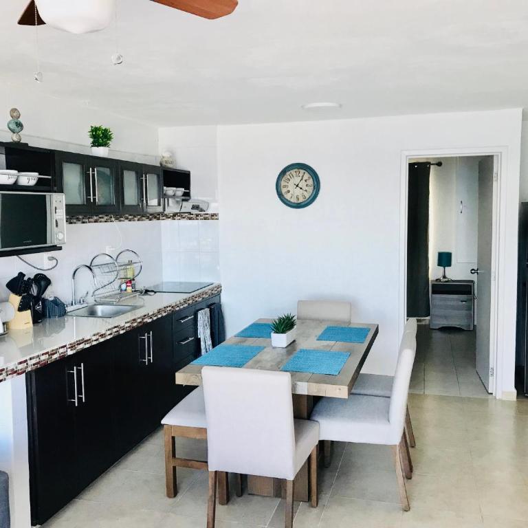 Cancun Hotel Zone, Beachfront 2 BR Apartment - Prime Location - Two-Bedroom Apartment - 9