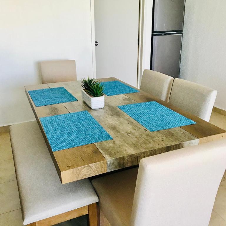 Cancun Hotel Zone, Beachfront 2 BR Apartment - Prime Location - Two-Bedroom Apartment - 8
