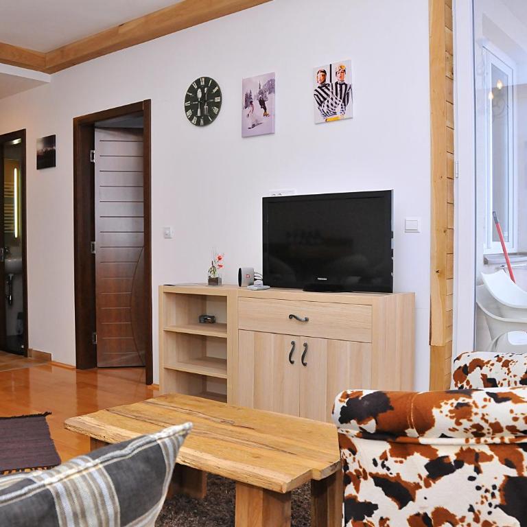 APARTMENTS FOKA & SPA - 600m from Gondola ski lift - One-Bedroom Apartment with Terrace - 21