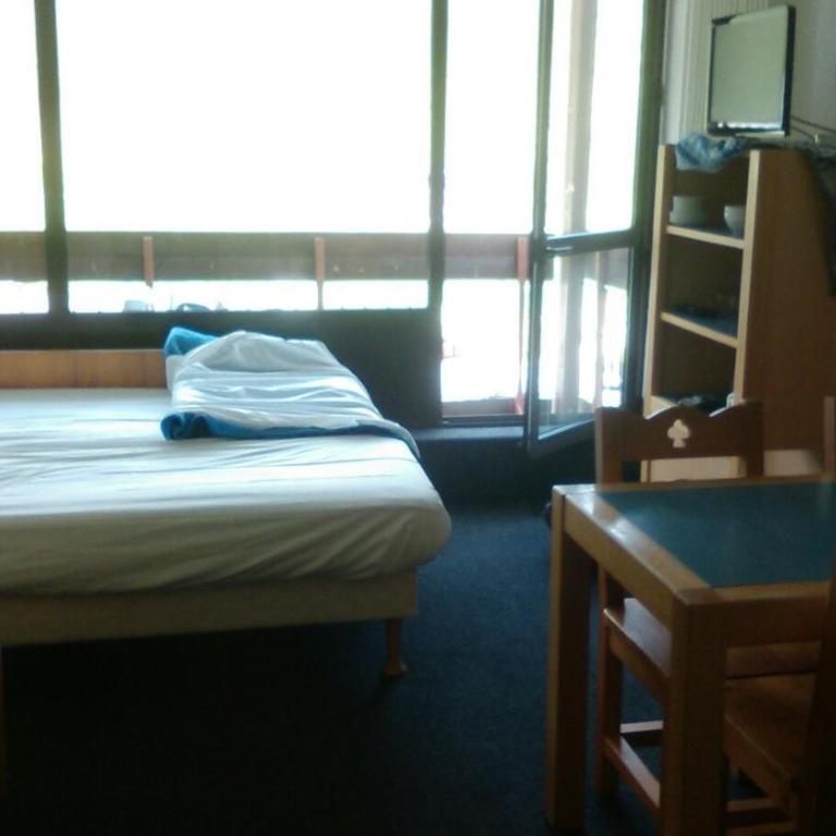 ALAIN - One-Bedroom Apartment - 2