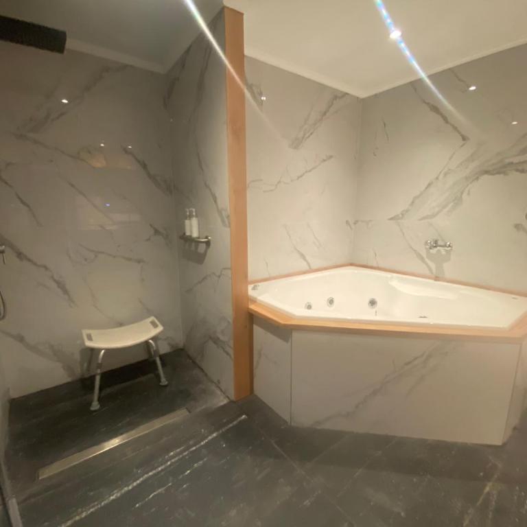 Casona Lo Aguirre - Suite Deluxe con bañera de hidromasaje - 10