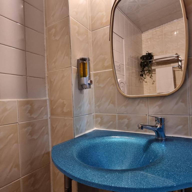 Hotel Asturias - Budget Triple Room - 1