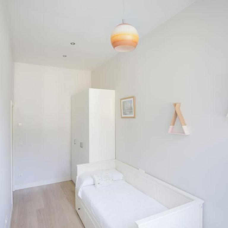 Alquiler piso con terraza para parejas o familias - Apartamento de 2 dormitorios - 3