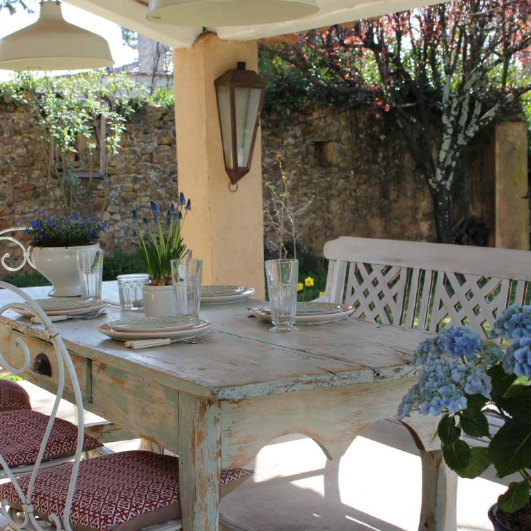 Mas Les Romarins, 10 min d'Uzès, piscine et grand jardin clos, jeux, nid de repos et base pour activités dans le Gard - Villa - Vue sur Jardin - 25