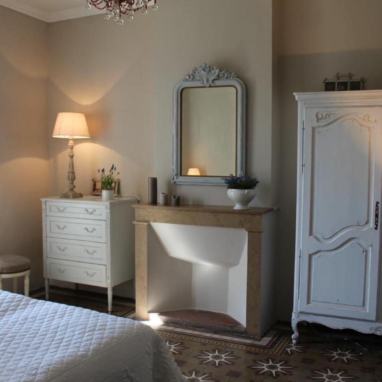 Mas Les Romarins, 10 min d'Uzès, piscine et grand jardin clos, jeux, nid de repos et base pour activités dans le Gard - Villa - Vue sur Jardin - 18