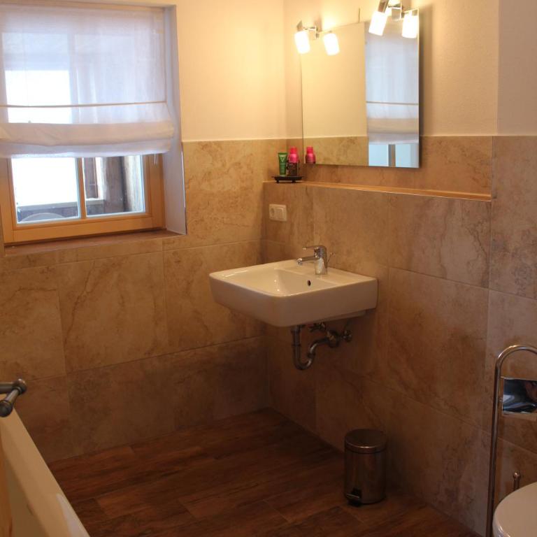Landhaus Hickman - Apartment mit Balkon - 13