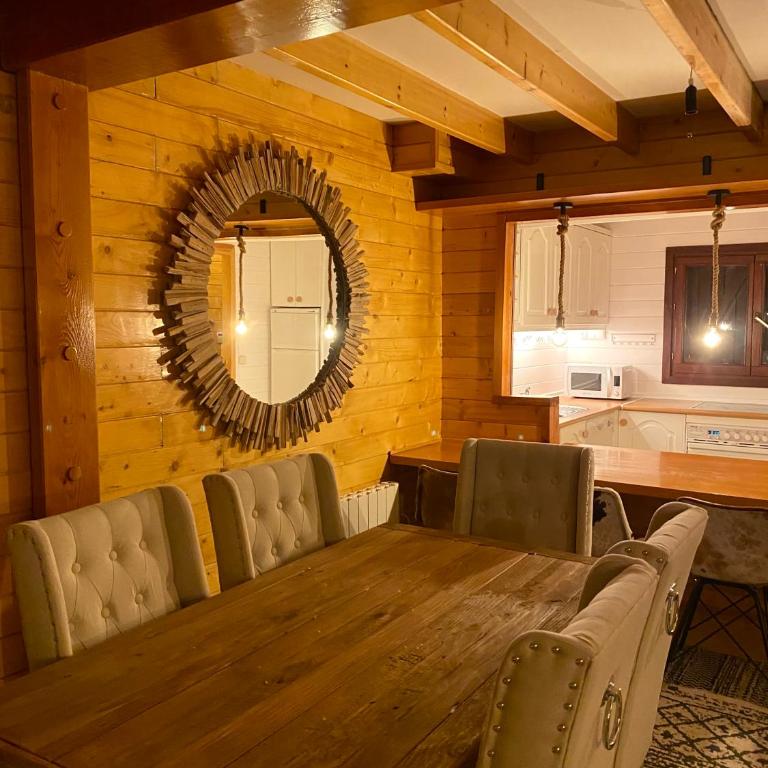 AlquilaEasy Abetos - Preciosa cabaña con vistas a la montaña - Chalet de 3 dormitorios - 28