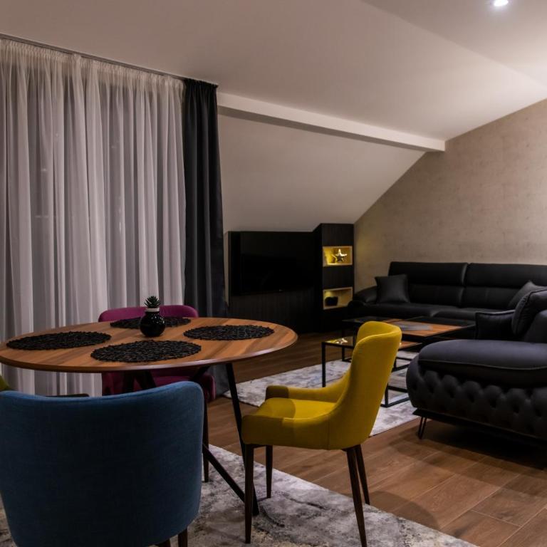 Apart Hotel Maksimum - Apartman Tipa "Suite" s King-sajz Krevetom i Đakuzijem - 2