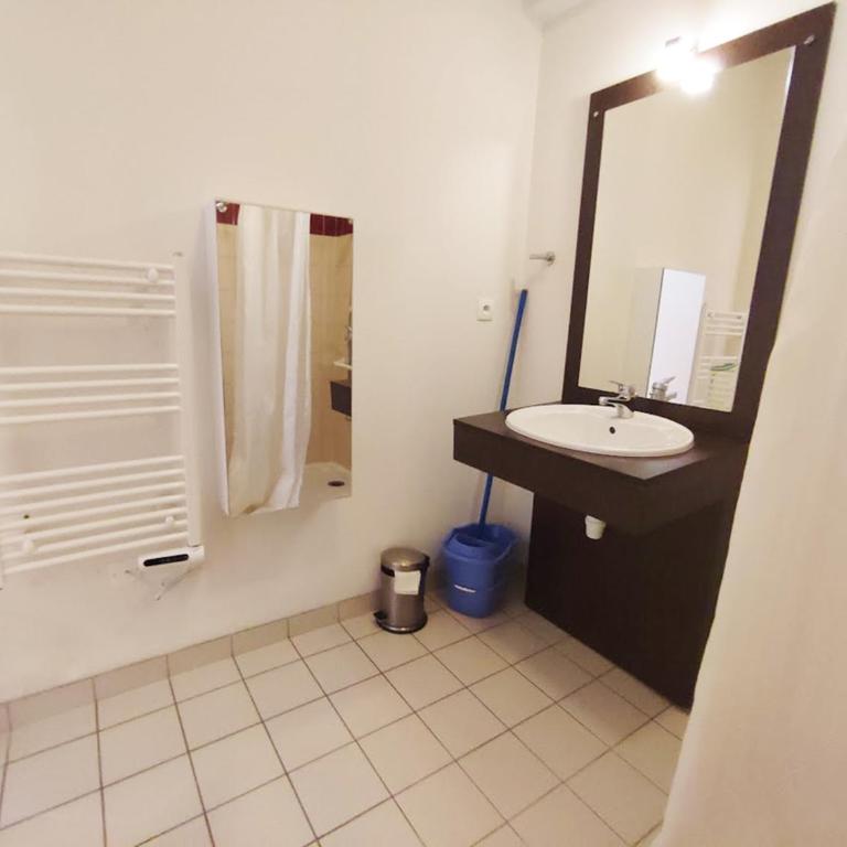 Zénitude, T3, centre Luchon, wifi, casier à skis, ascenseur, 6 personnes - Apartamento de 2 dormitorios - 10