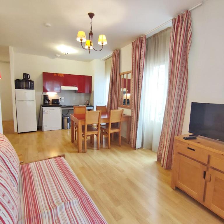 Zénitude, T3, centre Luchon, wifi, casier à skis, ascenseur, 6 personnes - Apartamento de 2 dormitorios - 2